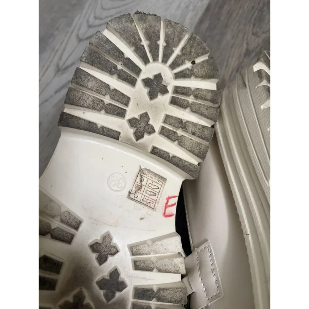 Cream Loafers with chains - Picture 6 of 6